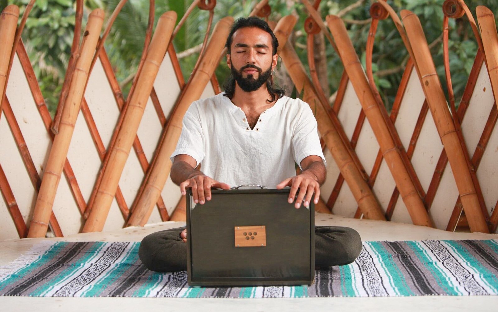Amaya Hunab con su instrumento